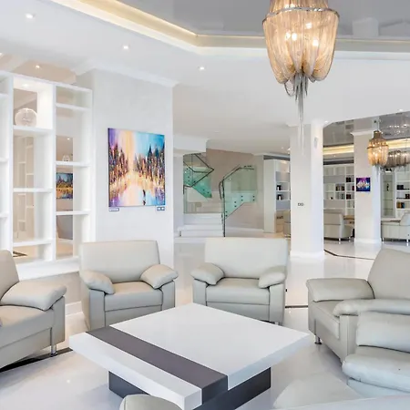 The Lodge Luxury Villa *